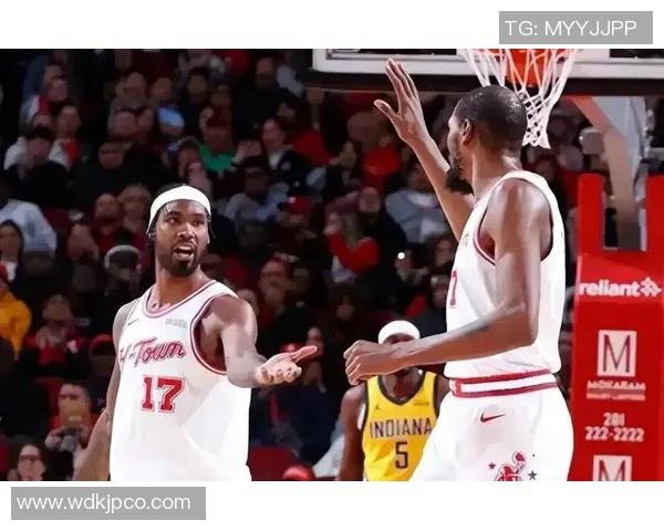 热火与76人激战正酣球迷期待季后赛精彩对决